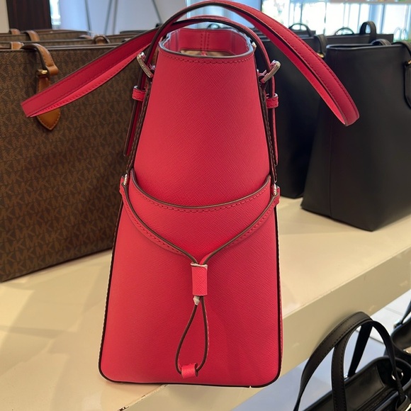 Michael Kors Voyager Large Saffiano Leather Tote Bag
Dragonfruit 
NWT - Picture 4 of 16